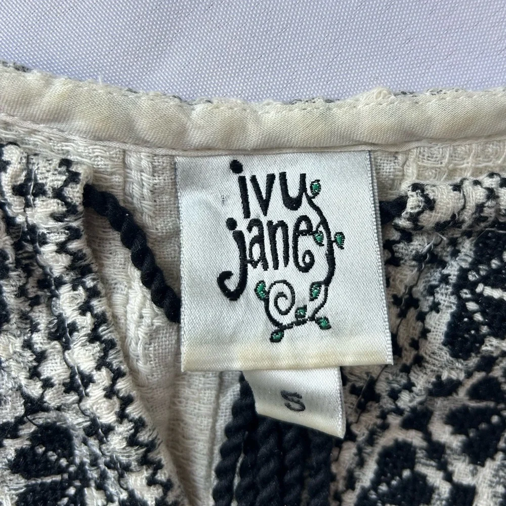 Ivy Jane black and white pattern blouse - Picture 3 of 5